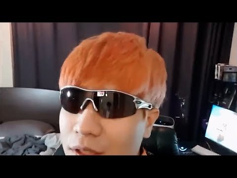 랄로 선글라스에 비치는 파카 얼굴