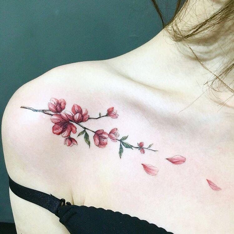 Hình xăm hoa ở xương quai xanh | Tatuajes delicados femeninos, Hermosos tatuajes, Tatuajes florales Hình Xăm Hoa Ở Xương Quai Xanh | Tatuajes Delicados Femeninos, Hermosos Tatuajes, Tatuajes Florales