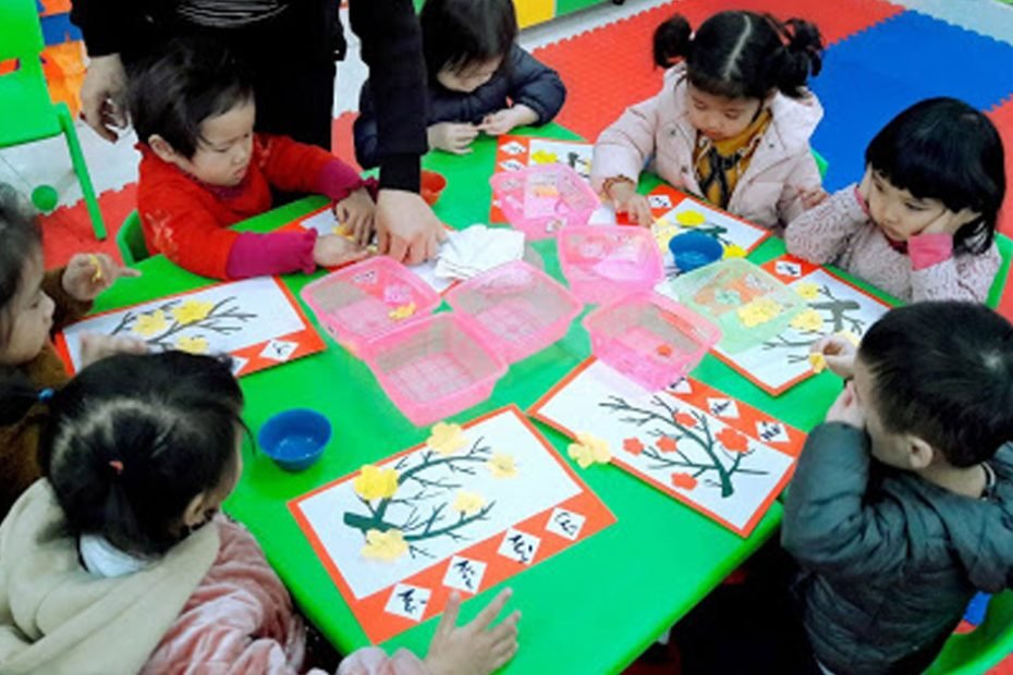 Giáo Án Cắt Dán Hoa Mùa Xuân - Hoạt Động Tạo Hình