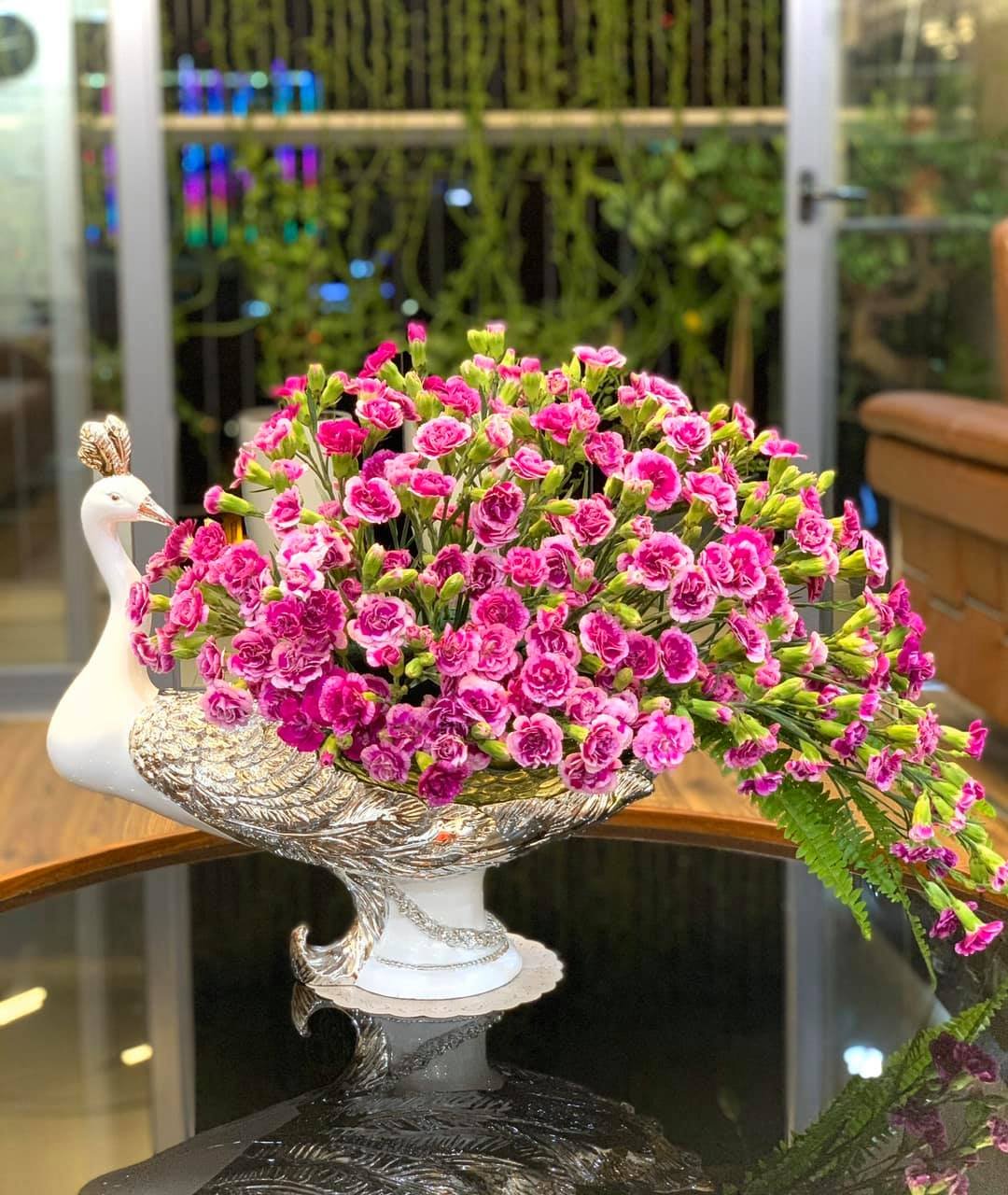 1001 cách cắm hoa dáng chim công từ mẹ đảm, nhìn kết quả lung linh ai cũng trầm trồ! 1001 Cách Cắm Hoa Dáng Chim Công Từ Mẹ Đảm, Nhìn Kết Quả Lung Linh Ai Cũng Trầm Trồ!